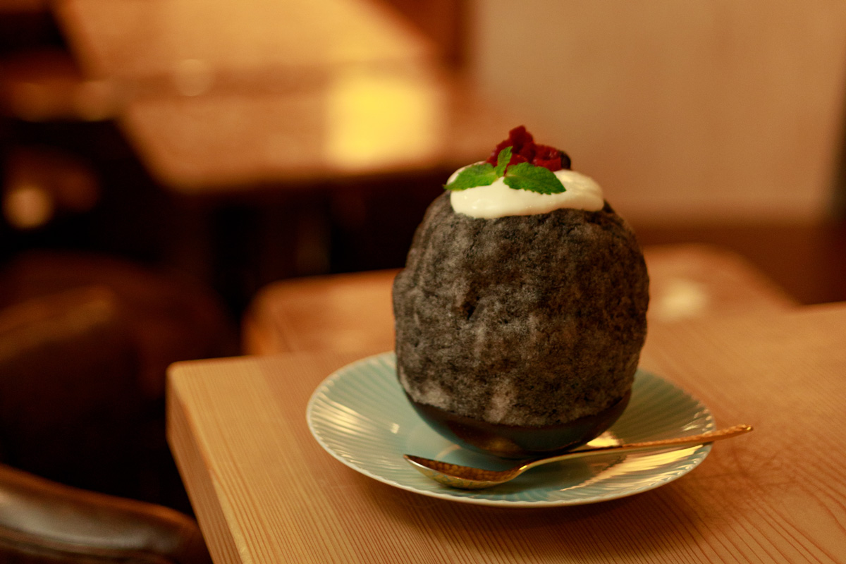 銀座の〈氷茶室つきそめ〉の「黒ごまベリー」
