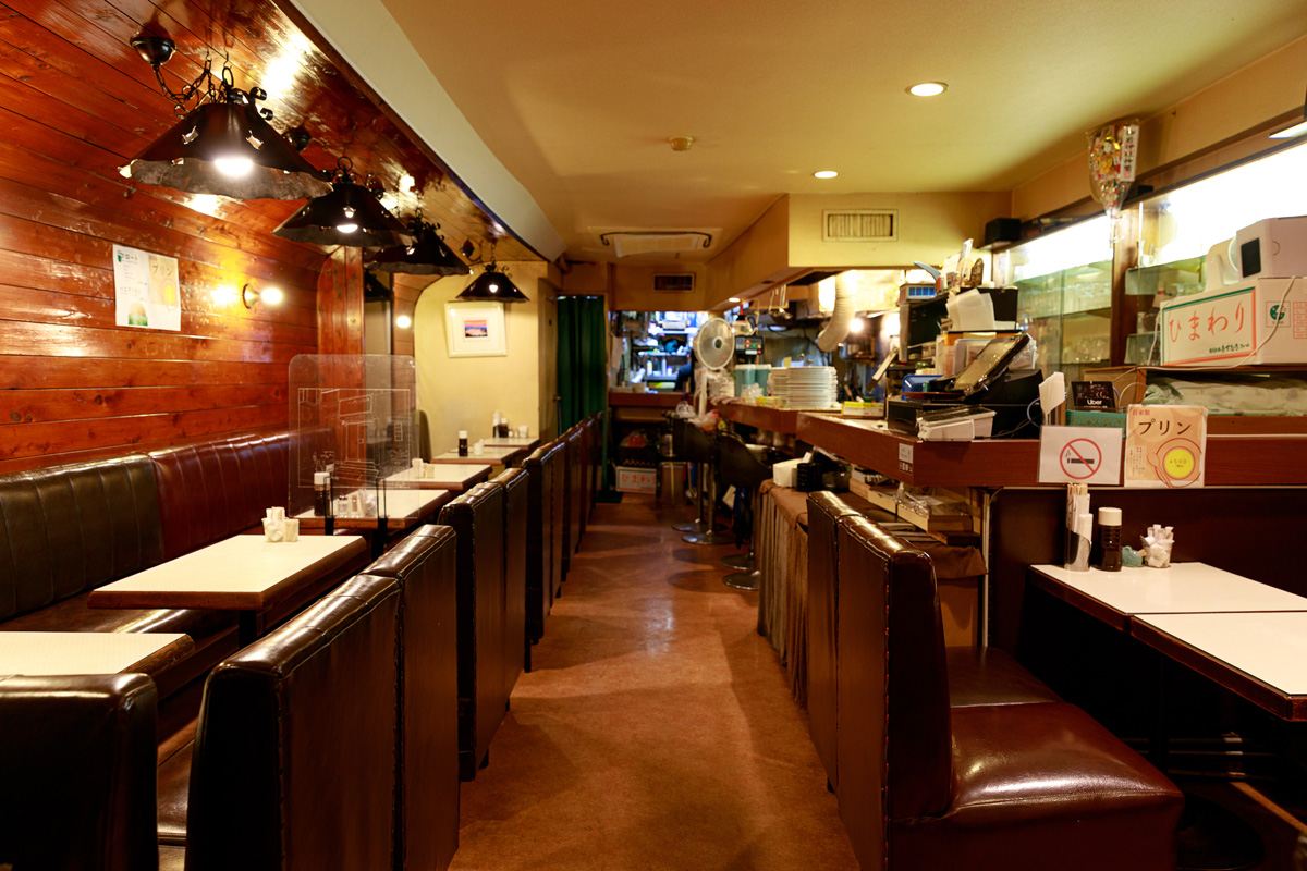 銀座の〈みやざわ〉の店内
