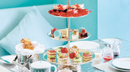 【銀座】一面“ティファニー ブルー”の世界！ 予約数ヶ月待ちの〈Tiffany&Co.〉のカフェ
