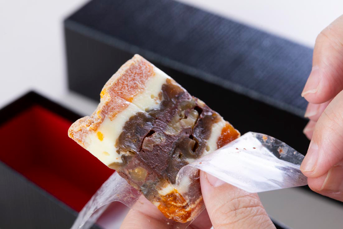 ぼる塾田辺さんも絶賛の〈一善や〉の「干柿と胡桃と無花果のミルフィーユ」