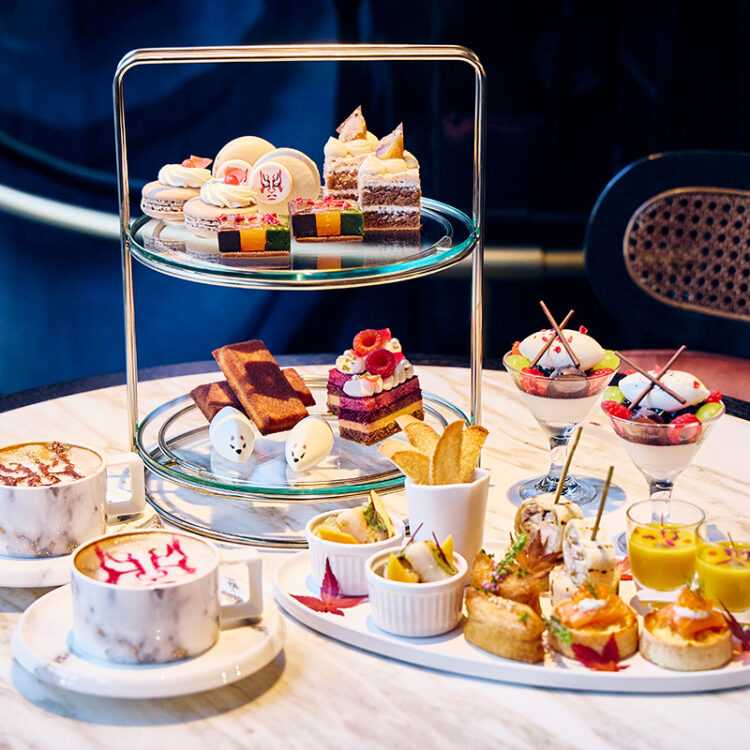 「KABUKI Afternoon Tea（歌舞伎と錦秋のアフタヌーンティー）」一人7,000円。セイボリーには、実り豊かな秋の味覚もたくさん散りばめられている。