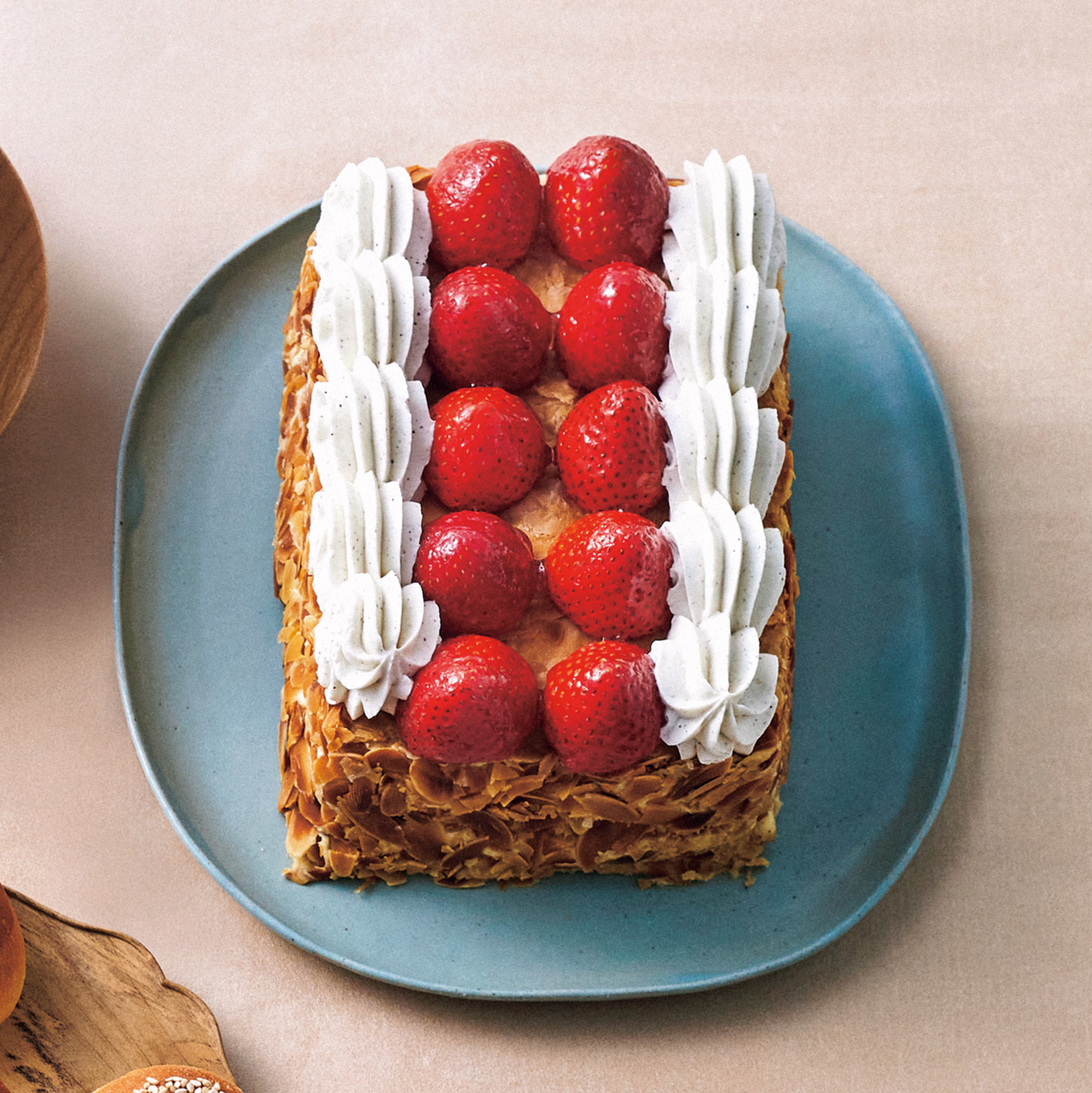 〈THE GRAND LOUNGE〉の苺のミルフィーユ