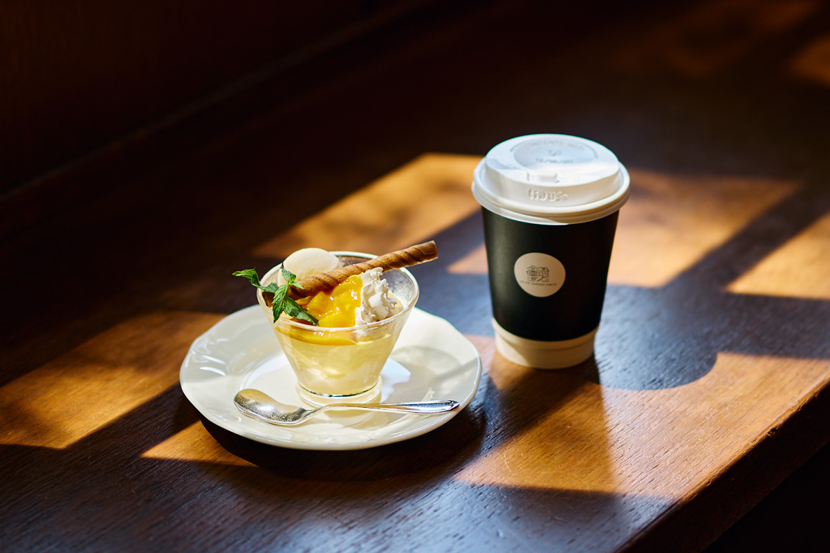 〈フェリーチェガーデン 日比谷〉のスイーツとコーヒー