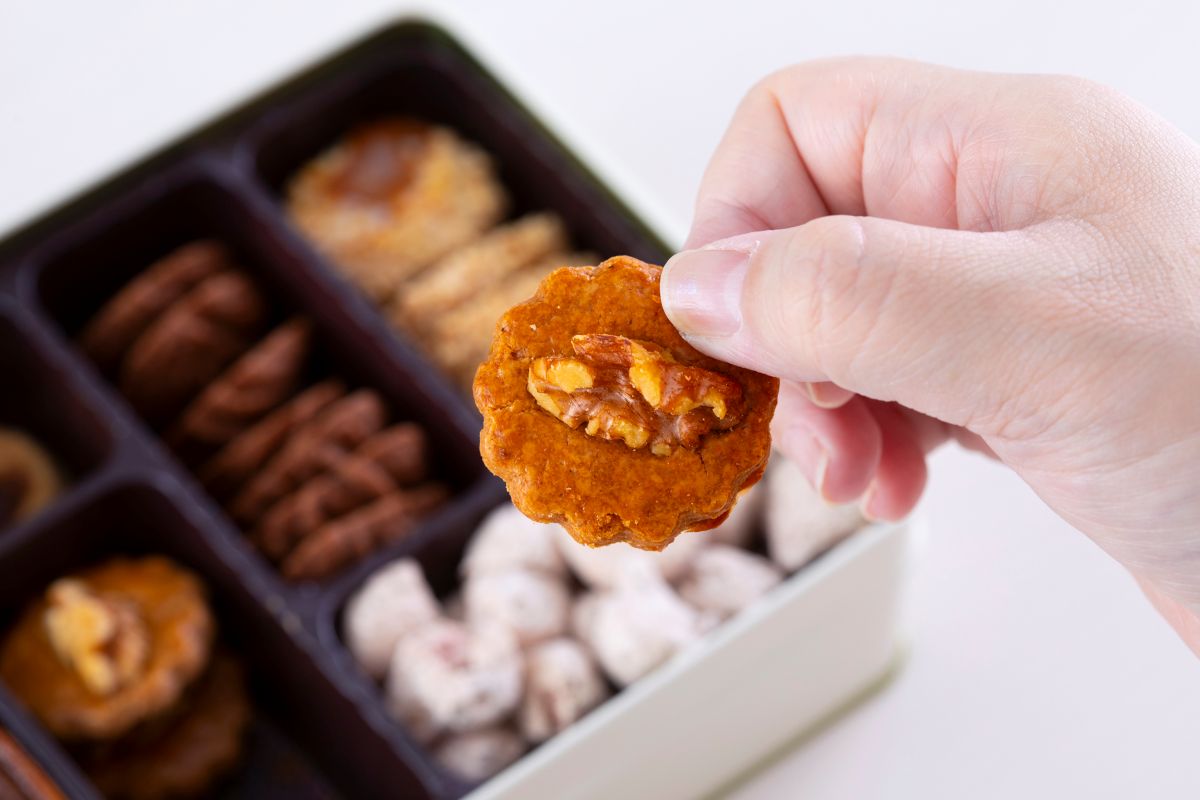 ぼる塾田辺さん激推しの〈アンソンドゥパティスリー〉の「プティフールセック缶」