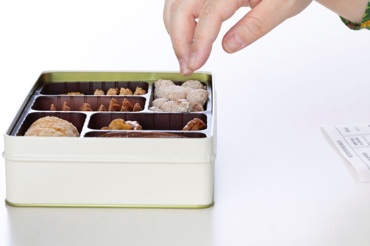 ぼる塾田辺さん激推しの〈アンソンドゥパティスリー〉の「プティフールセック缶」