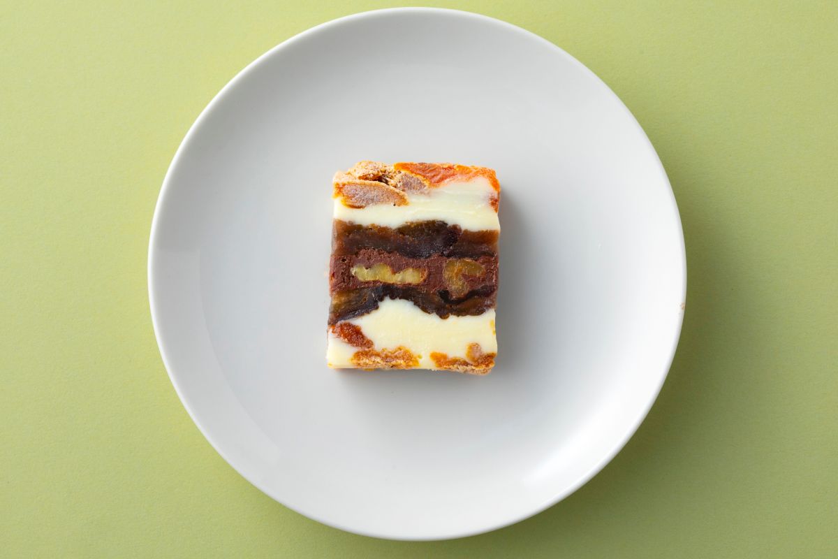 ぼる塾田辺さんも絶賛の〈一善や〉の「干柿と胡桃と無花果のミルフィーユ」