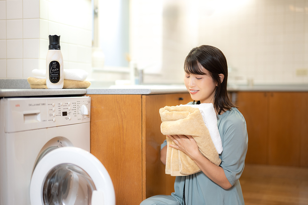 上質な香りをまとって、日常に自分を思いやる時間を。ライフスタイルプロデューサー・村上萌さんの“香リトリート”のアイデア。