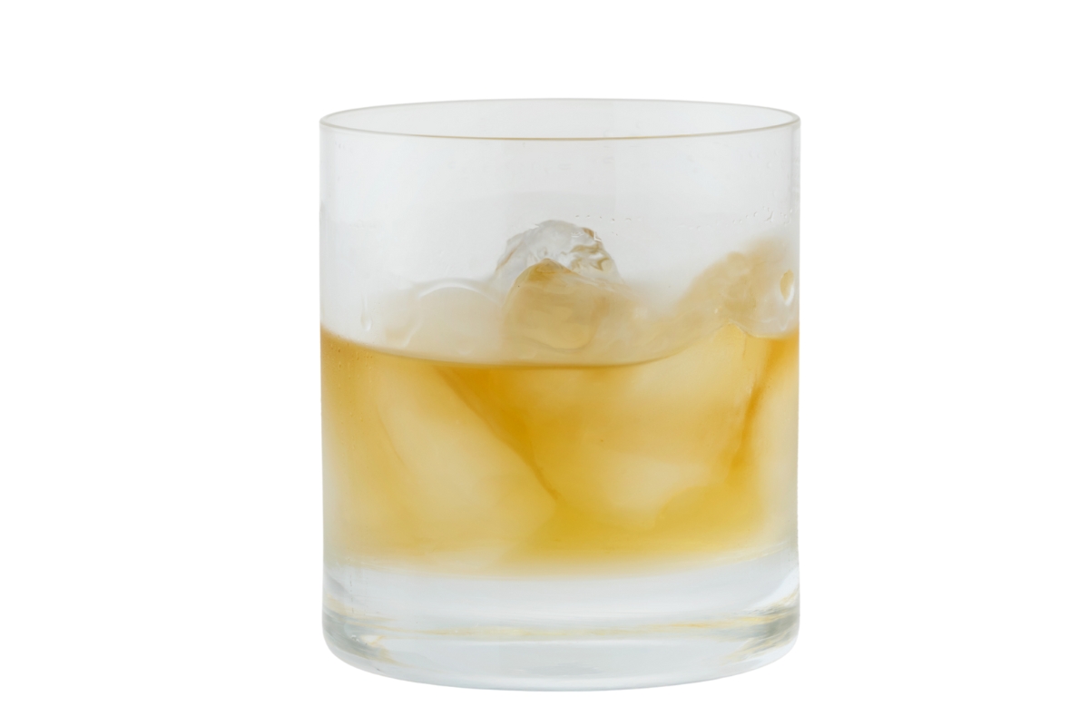 ウイスキーのロックの作り方