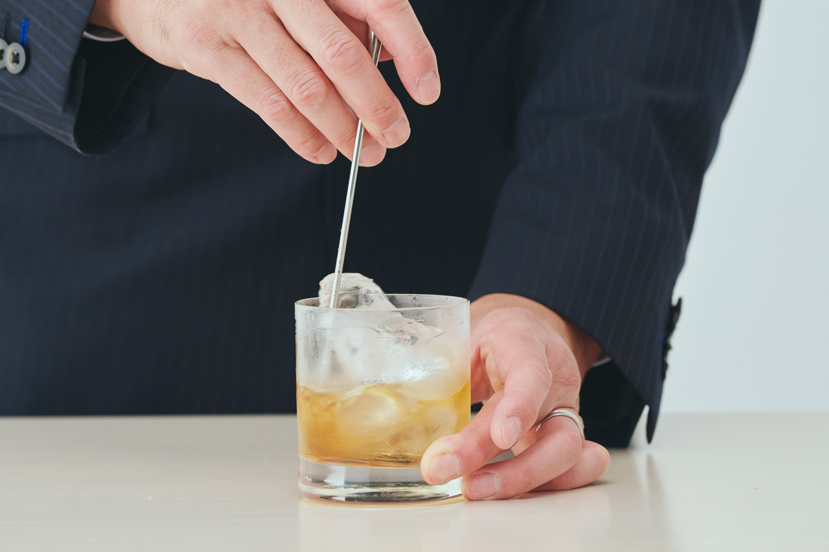 ウイスキーのロックの作り方
