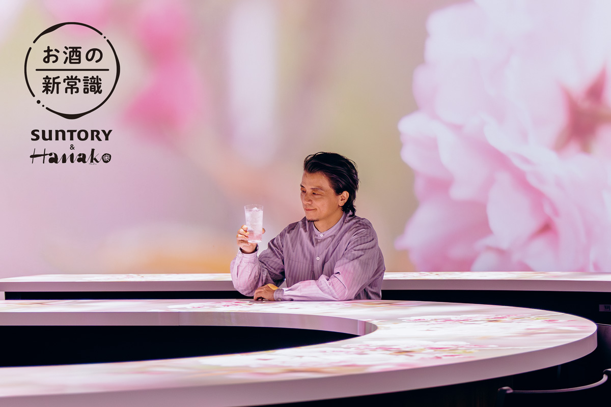 桜の光に包まれて味わう特別な一杯。「ROKU〈六〉」を愛飲するKREVAと巡るサントリー大阪工場