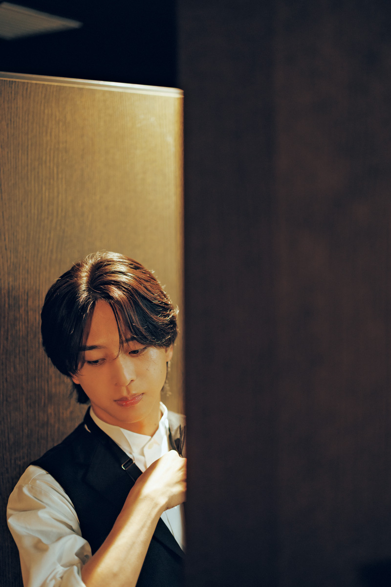 バーテンダー風の寺西拓人