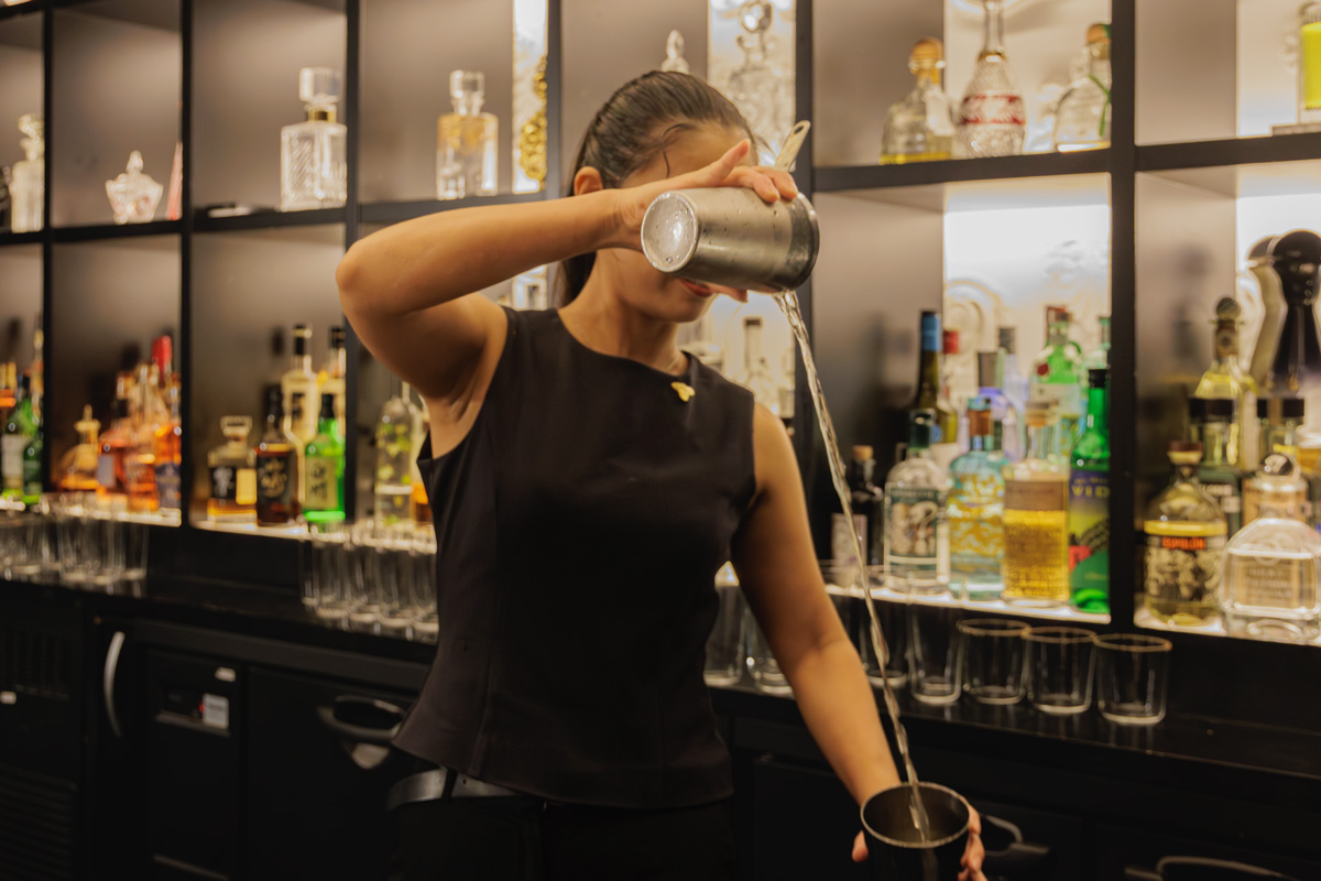 【虎ノ門】〈Gold Bar At EDITION〉の岸田茉利奈