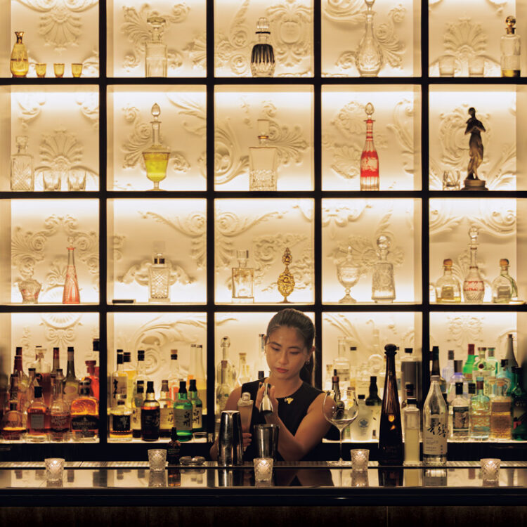 【虎ノ門】〈Gold Bar At EDITION〉の岸田茉利奈 【虎ノ門】〈Gold Bar At EDITION〉の岸田茉利奈