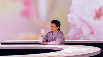 KREVAが香りに感動！｜ジン＆ウイスキーのルーツと初めてのバー選び