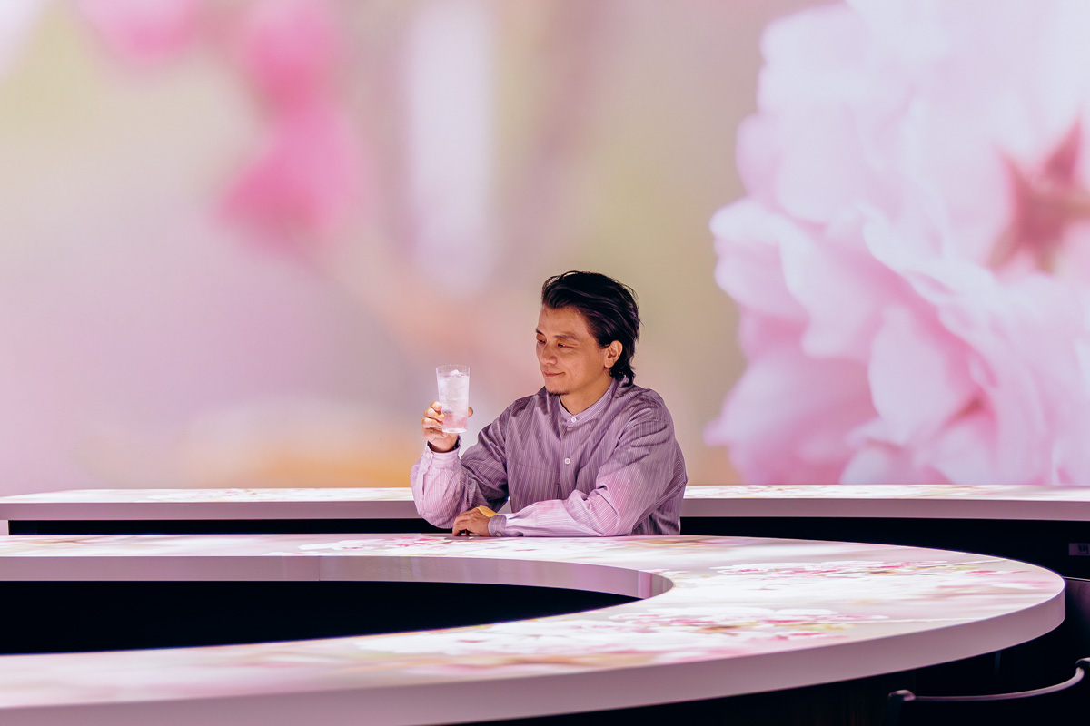 KREVAが香りに感動！｜ジン＆ウイスキーのルーツと初めてのバー選び