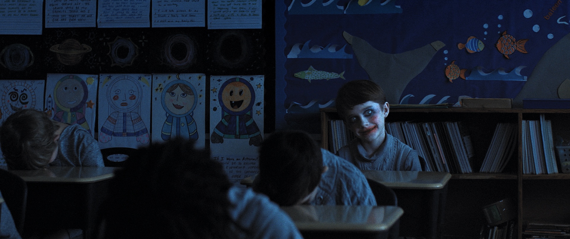 おひとり様推奨！ある夜、学校の生徒17人が忽然と消えた。世界中で大ヒットを果たしたネタバレ厳禁ホラー・ミステリー『WEAPONS／ウェポンズ』の見どころ