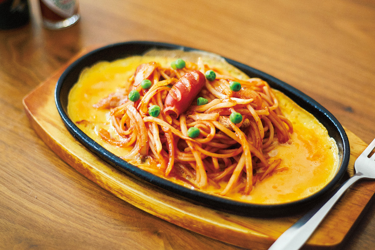 【本当にナポリタン】選りすぐりの名店13選｜昭和喫茶の鉄板焼き、京都の“深夜の〆”など