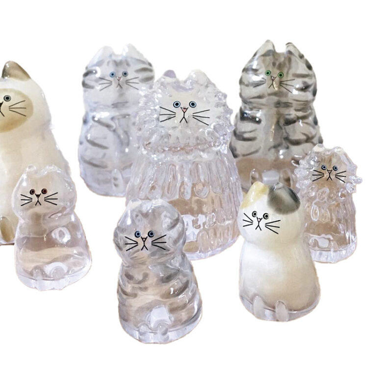 手作りの樹脂製ケース。抽選販売のオー
ダーメイドでは、愛猫の写真を元にオリ
ジナルで作ってもらえる。Mサイズ4,730
(https://kedamastudio.base.shop/) 手作りの樹脂製ケース。抽選販売のオー
ダーメイドでは、愛猫の写真を元にオリ
ジナルで作ってもらえる。Mサイズ4,730
(https://kedamastudio.base.shop/)