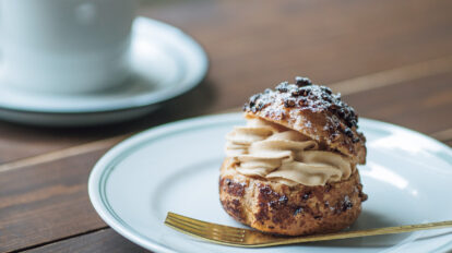 【究極のシュークリーム】東京・京都・松本の名店｜売り切れ次第終了の逸品、顔より大きい特大シュークリームなど16選