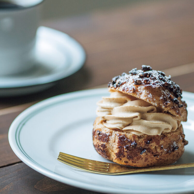 【究極のシュークリーム】東京・京都・松本の名店｜売り切れ次第終了の逸品、顔より大きい特大シュークリームなど16選