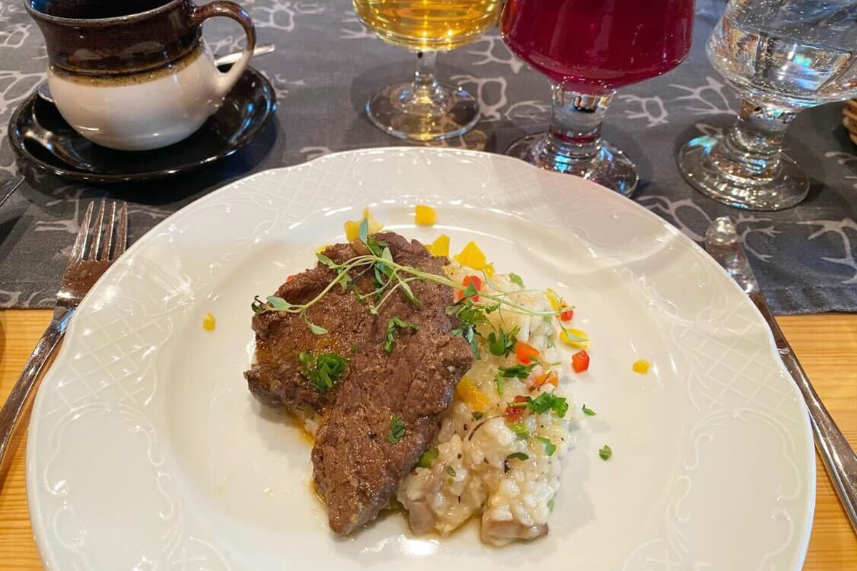 Isokenkäisten Klubi（イソケンカイステンクルビ）のディナー