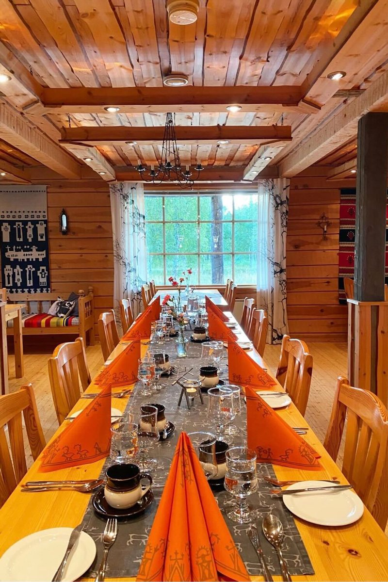 Isokenkäisten Klubi（イソケンカイステンクルビ）のディナー