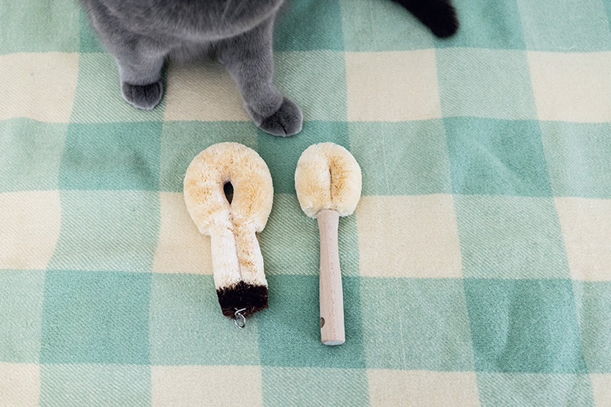 おしゃれな猫グッズ 〈株式会社 北山正積商店〉猫用たわし