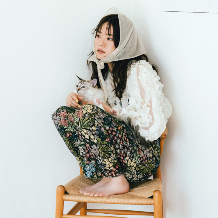 山崎怜奈さんが語る、愛おしい猫のいる暮らし。
