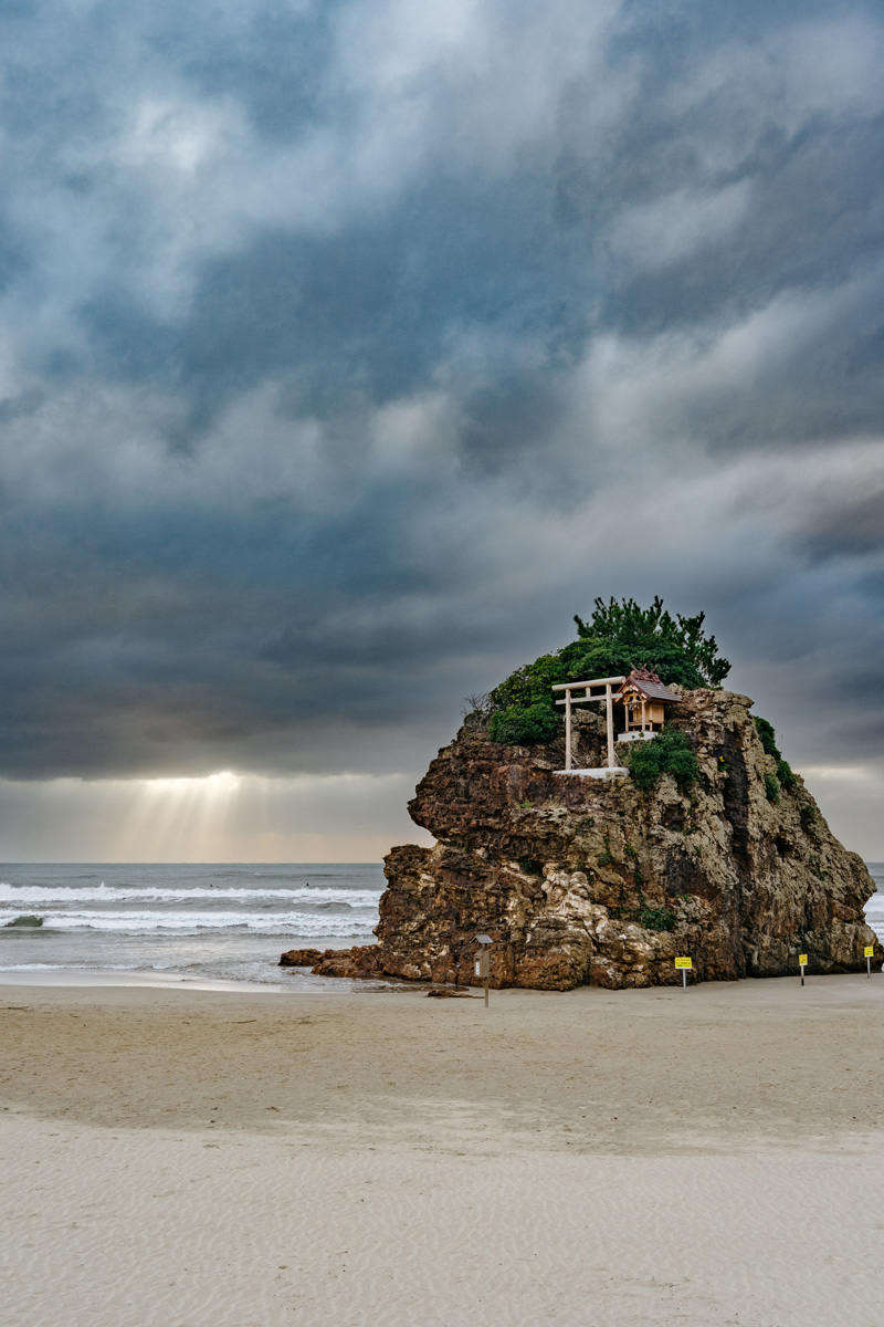 02_7M300387-HDR 02_7M300387-HDR