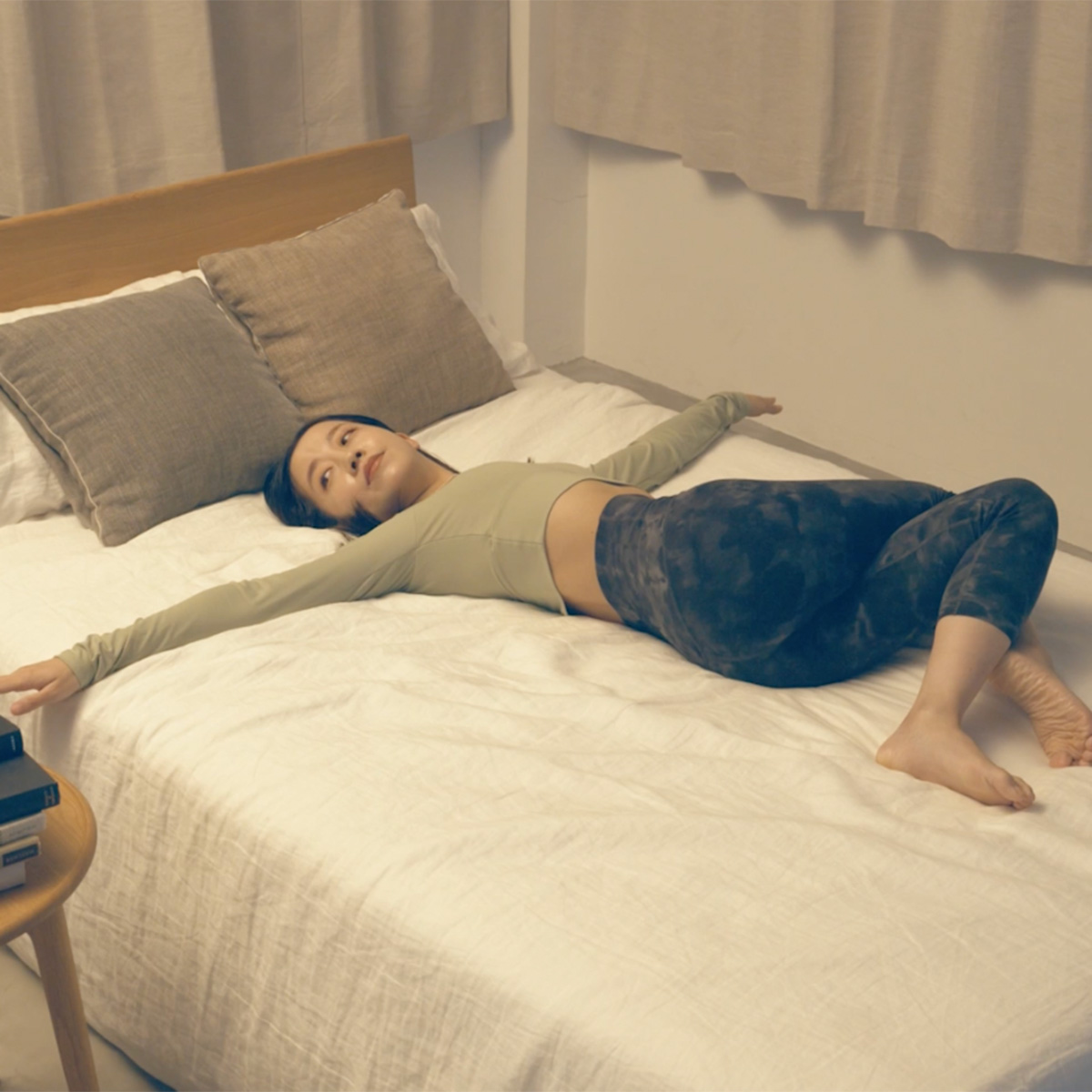 【正月太り解消】重たいお腹と、崩れた姿勢を整える｜動画でわかる寝たまま美容習慣10選