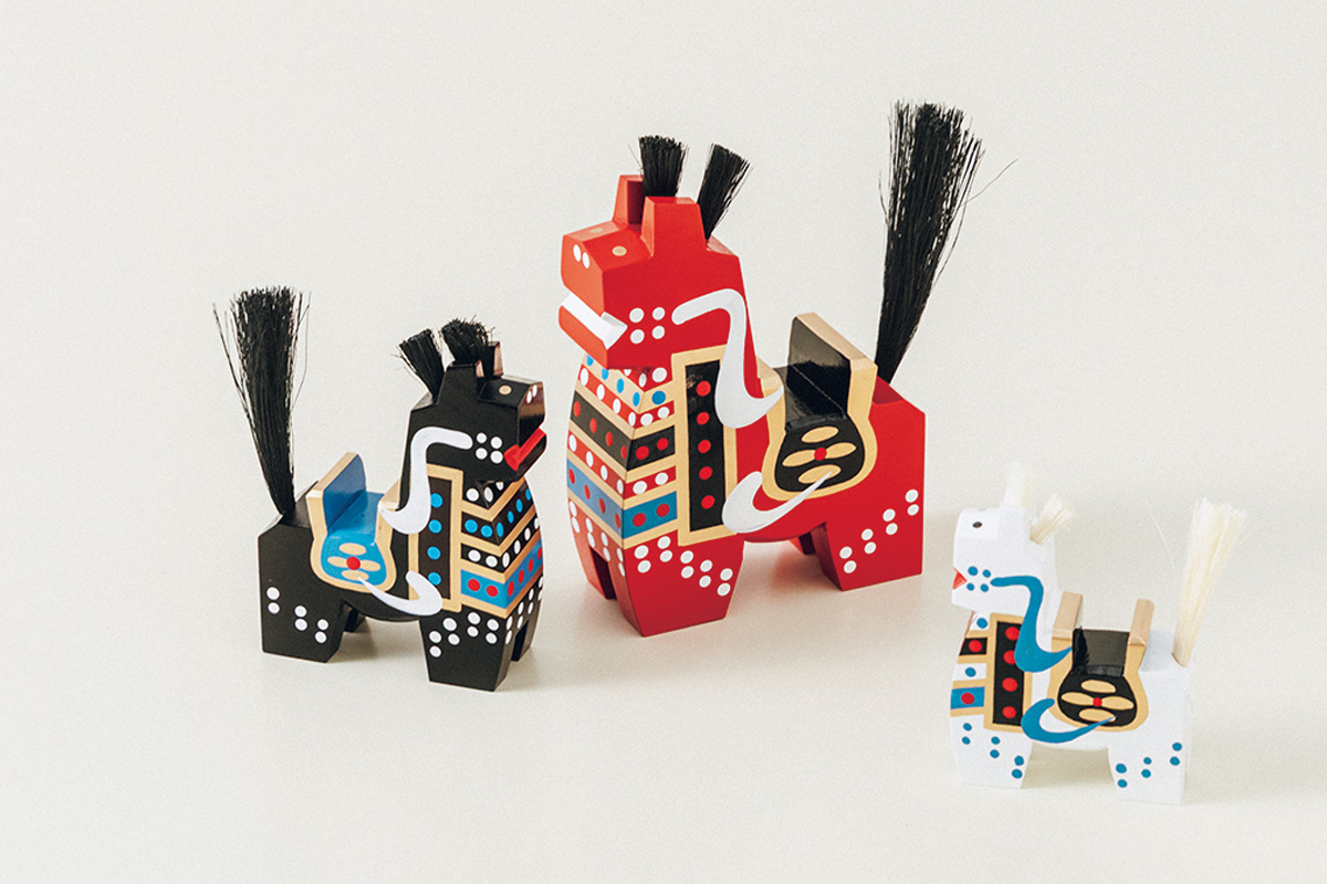 日本・青森の木彫りの八幡馬