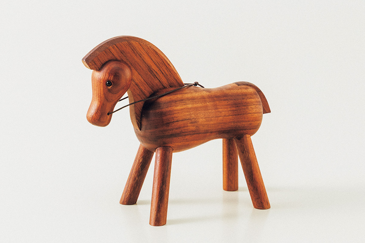 デンマークのカイ・ボイスンの木製オブジェ
