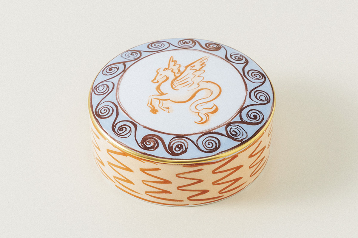 イタリアのルーク・エドワード・ホールのラウンドボックス