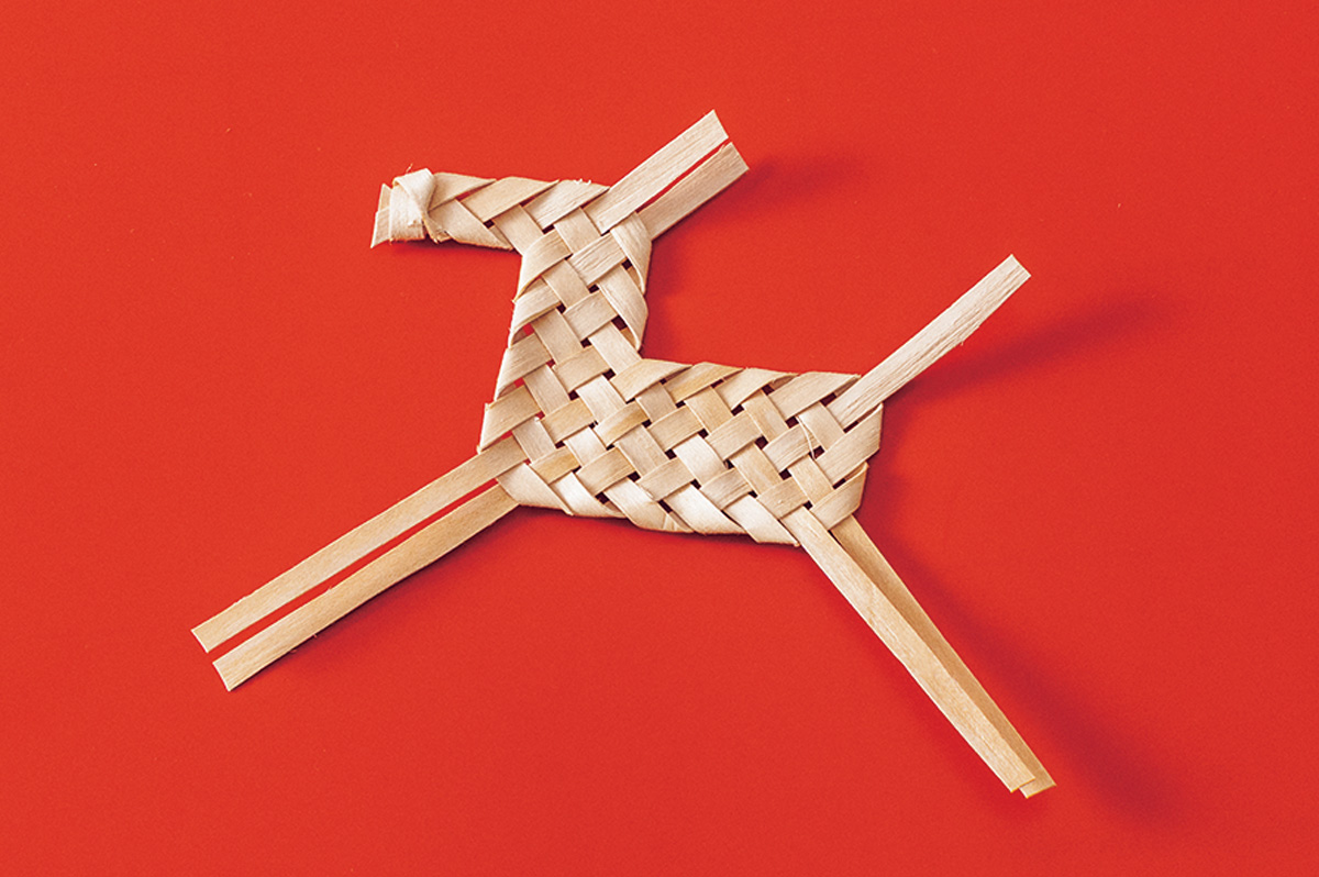 日本・秋田のイタヤ細工の馬