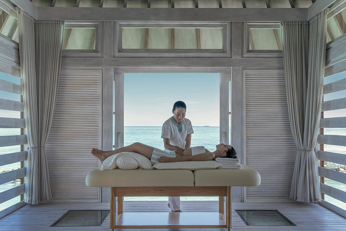 モルディブ　ホテル　フォーシーズンズ