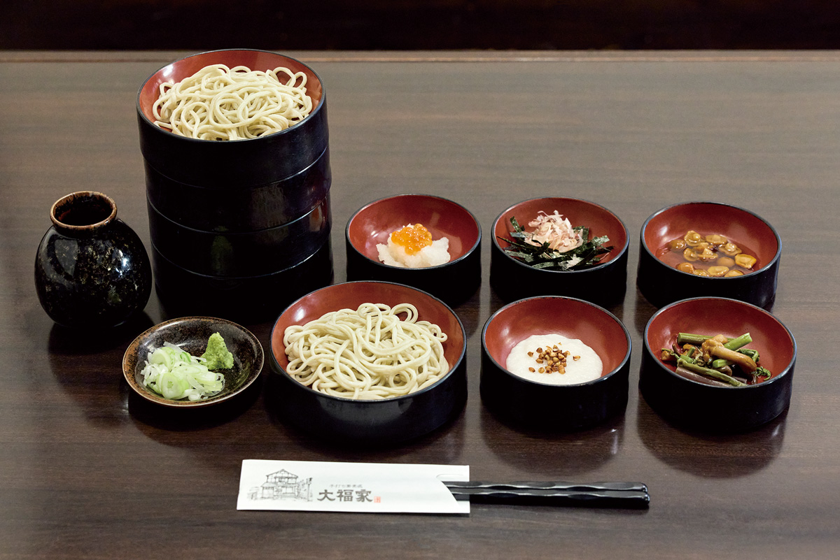 【割子そば】5種の具でめくるめく変化を堪能。〈蕎麦處 大福家〉