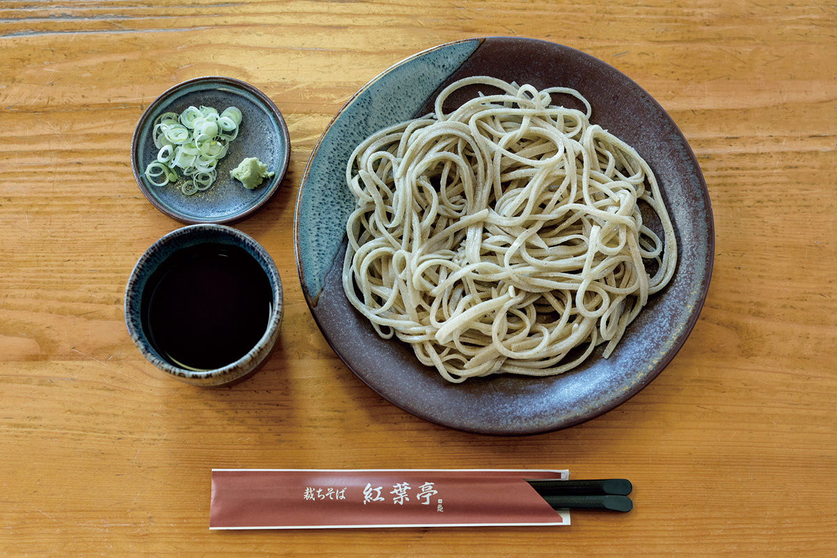 【裁ちそば】ユニークな切り方が唯一の風味を生む。〈裁ちそば 紅葉亭〉