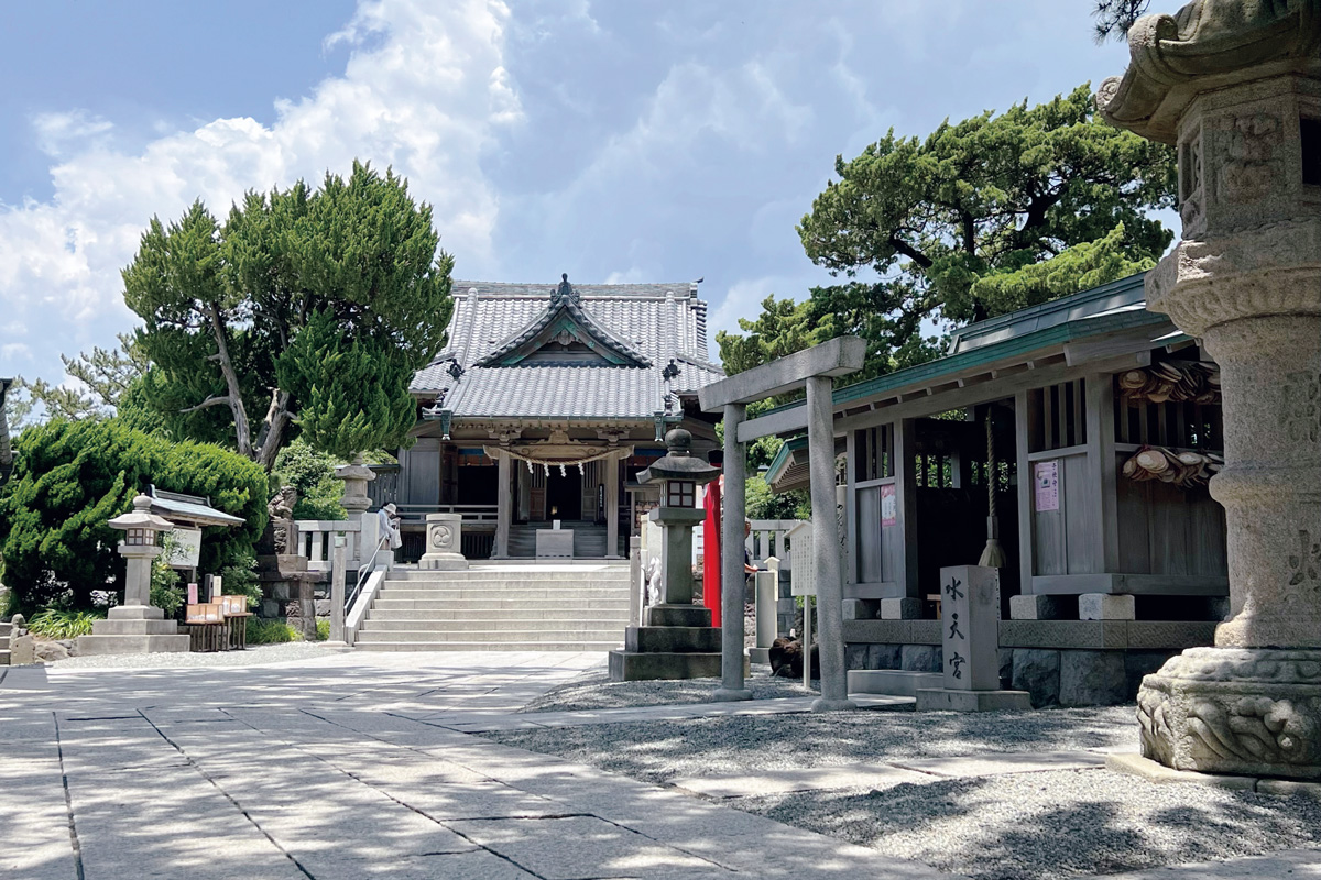 【神奈川県】葉山の海で富士山を眺め、レジャーも満喫する。〈森戸大明神〉