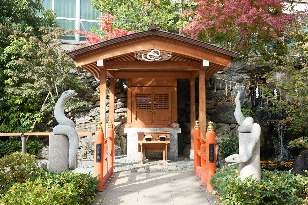 【品川区】白蛇の力が宿る神社で金運を開花させる。〈蛇窪神社〉