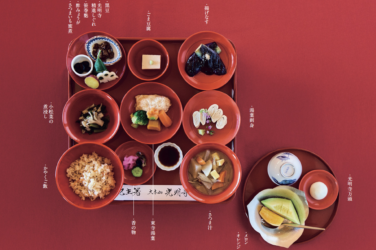 蓮池、鎌倉の海、富士山…。食事と共に絶景も楽しめる。〈浄土宗 大本山光明寺〉