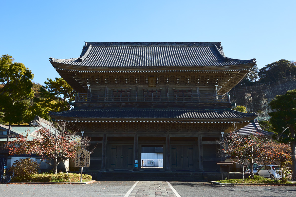 蓮池、鎌倉の海、富士山…。食事と共に絶景も楽しめる。〈浄土宗 大本山光明寺〉