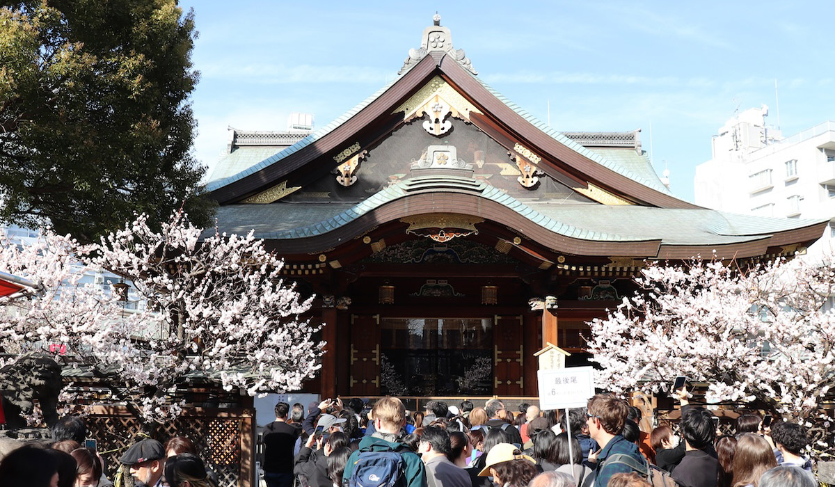 東京随一の古社【湯島天満宮】の味わい深い木鷽。