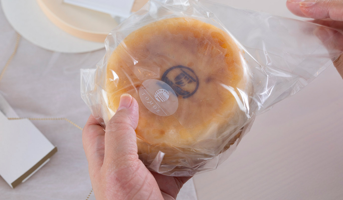 ぼる塾田辺さんおすすめ〈とも栄〉の「ベイクドようかん湖々菓楽 ふなチー」