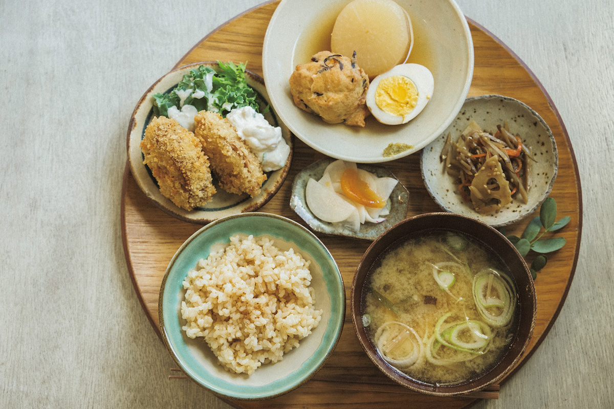 地域の農業と健康な暮らしをつなぐ、野菜惣菜がメインの繁盛食堂。〈食堂ヒトト〉　福島