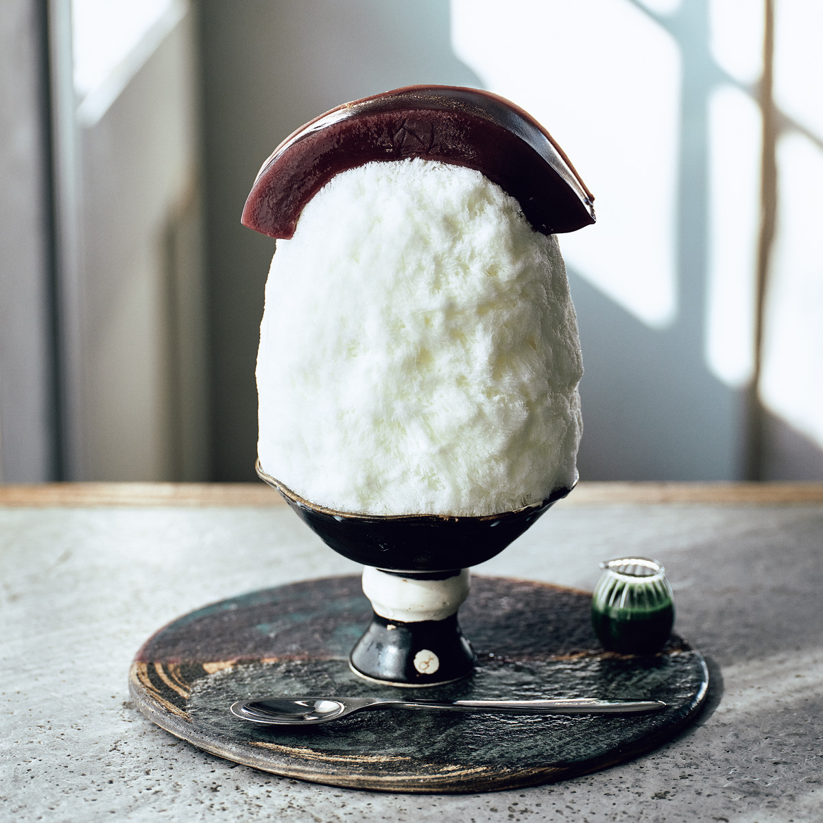 なぜ冬季限定？水羊羹がどんと乗った、〈喫茶ベレー〉の衝撃的かき氷。