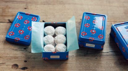 もうすぐ販売終了の超人気商品も。万博2大クッキー缶