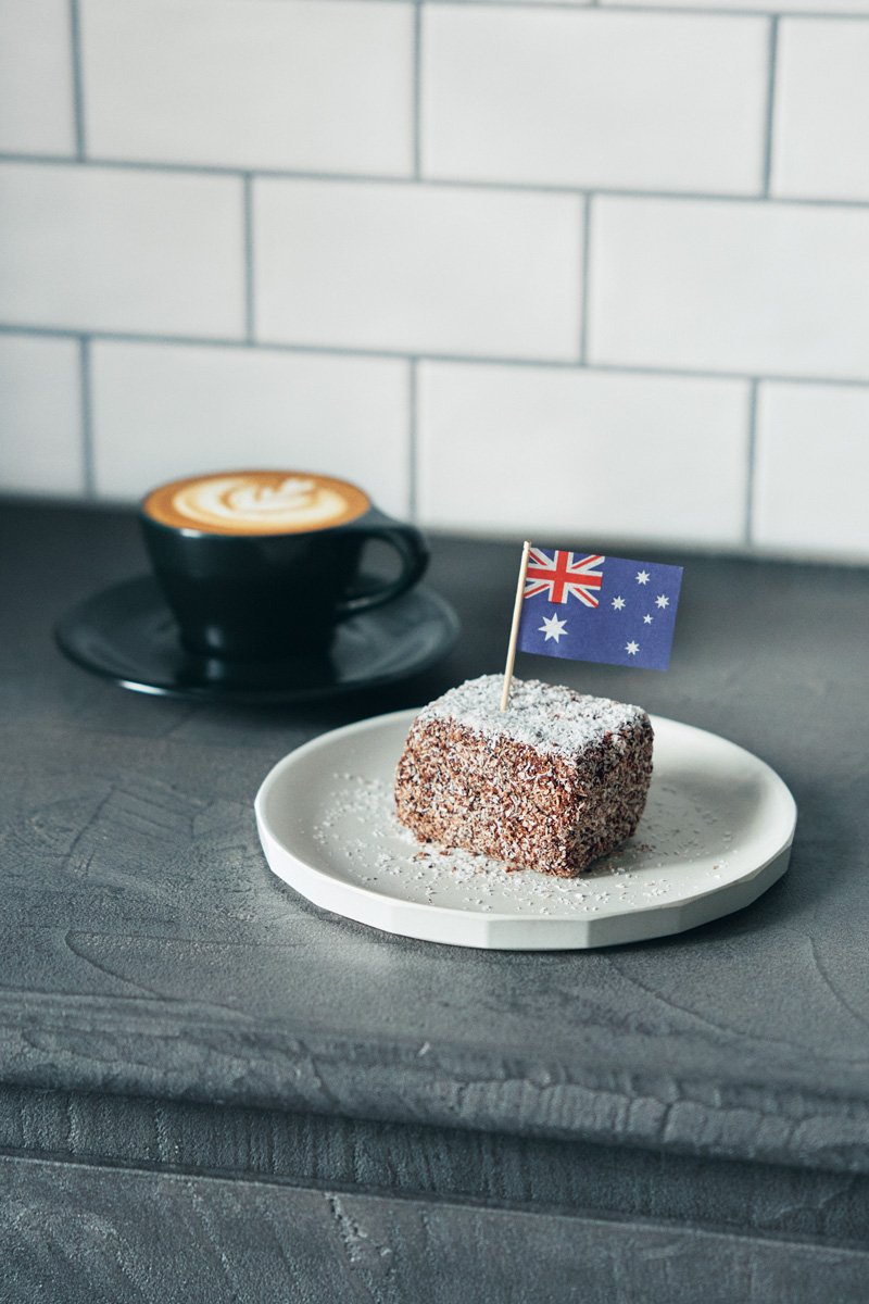 万博スイーツの代表格であるラミントン。今、関東・関西の名だたるスイーツ店がラミントンを作り始めているんです。