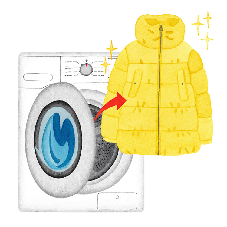 羽毛が偏りやすいシームレスダウン、表面に光沢加工のあるダウンなどはクリーニングへ。コインランドリーの乾燥機を使う場合は、低温設定で15分ごとに乾き具合を確認する。