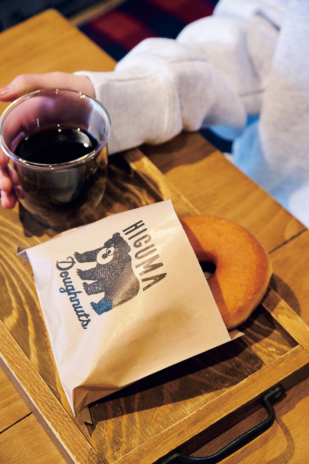 プレーンドーナッツ320円、コーヒー500円※フードとセットの場合は50円オフ(ヒグマドーナッツ) プレーンドーナッツ320円、コーヒー500円※フードとセットの場合は50円オフ(ヒグマドーナッツ)