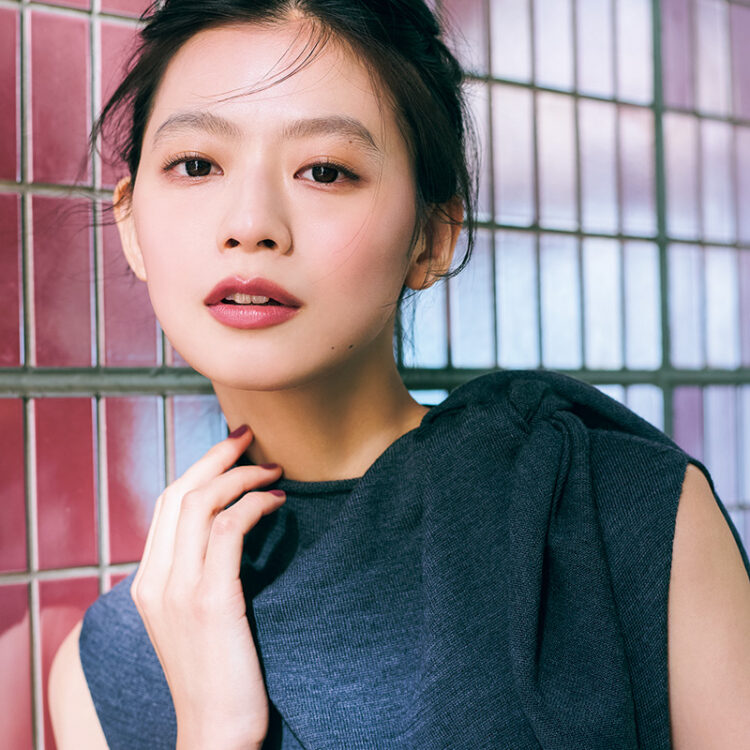 トップスはモデル私物